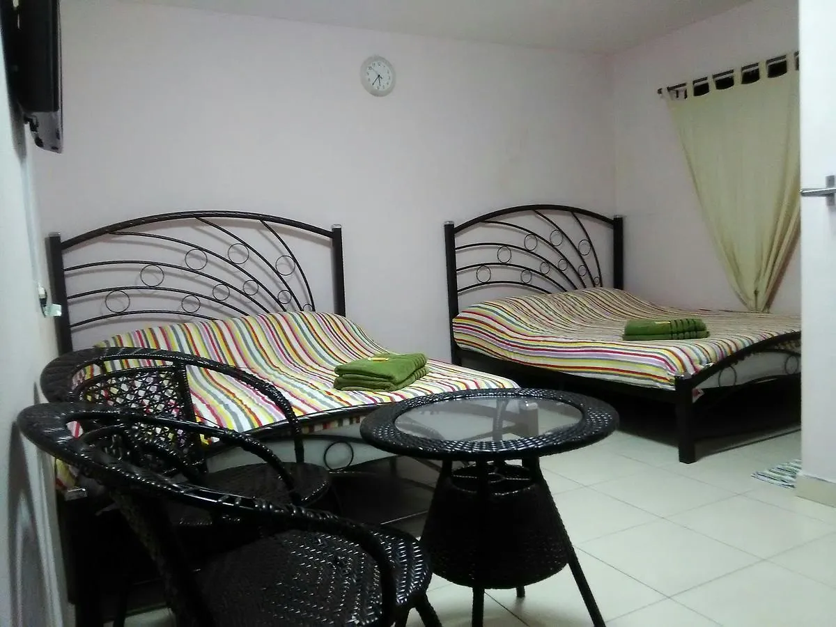 Ali'S Feringgi Guesthouse Batu Ferringhi 2*,